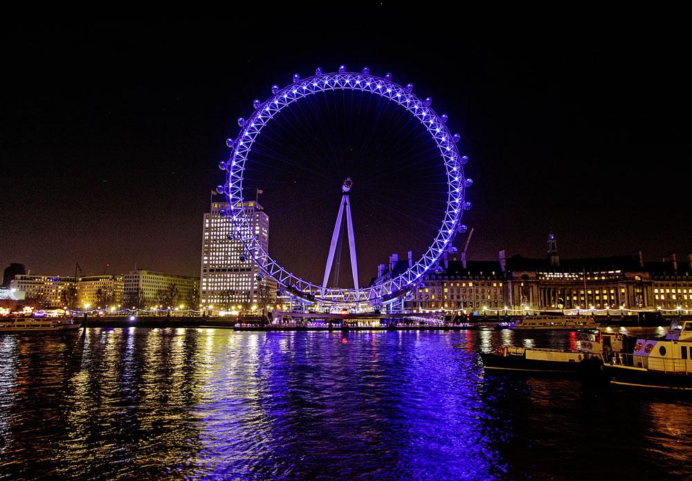 One of the london s. Колесо обозрения Лондонский глаз. Лондонский глаз Великобритания. Колесо обозрения "Лондонский глаз" (London Eye). London Eye (лондонское колесо обозрения)..